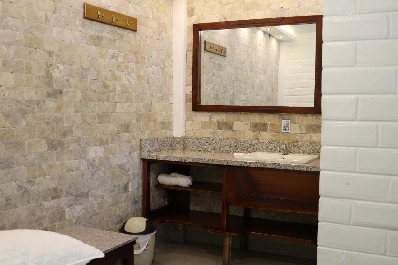 באניוס Hostal Kamelot מראה חיצוני תמונה