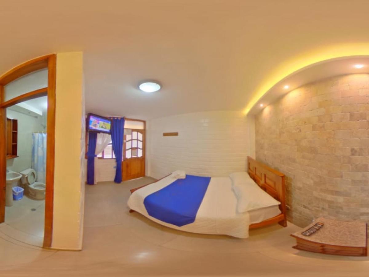 באניוס Hostal Kamelot מראה חיצוני תמונה